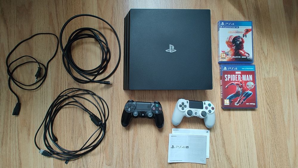 PlayStation 4 Pro 2 pady 2 gry