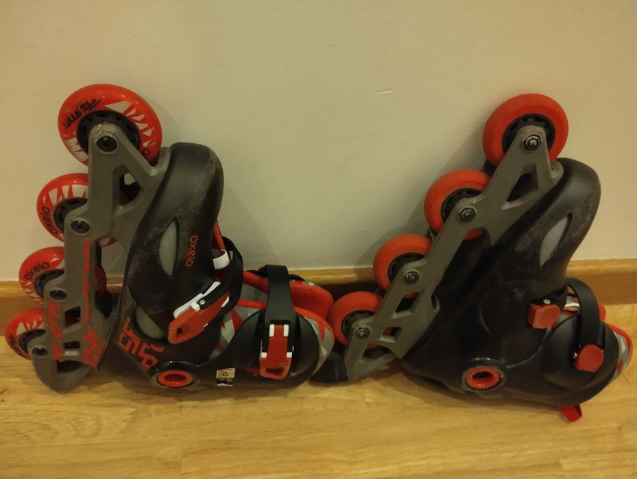Patins em linha para criança. Marca Oxelo. Muito bem conservados!