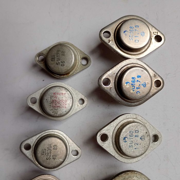 Tranzystor SD168, SU160, 161, 179, SM8520, S2530, 2SD820  -10szt.