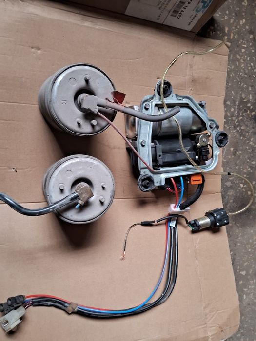 Продам задню пневму бмв е 39 турінг