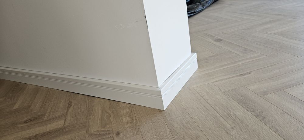Listwa przypodłogowa MDF z frezem biała L8/2 8 cm - Prestige Decor