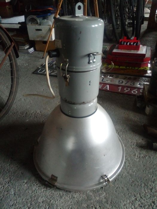 Lampa przemysłowa duża z PRL u