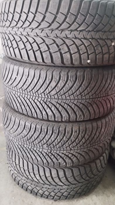 Pneus 225/45R17     usados