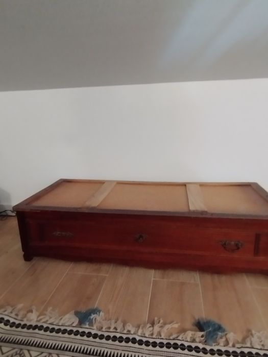 Base de roupeiro antigo para mesa centro ou TV