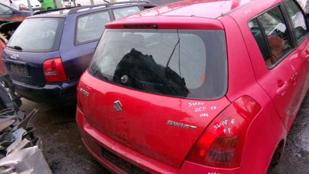 Cze66 Klapa bagażnika tylna suzuki swift mk6 VI 5D ZCF czerwona wysyłka