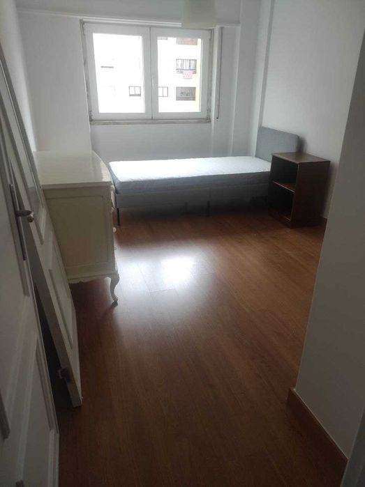 Quarto individual no Infantado, Loures