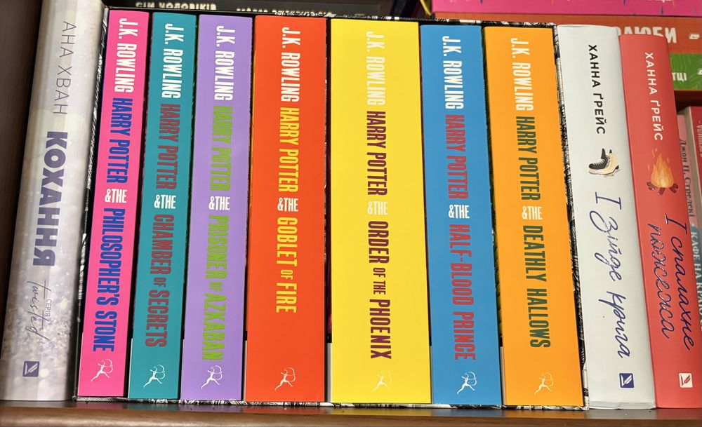 Книжки окремо або серіями