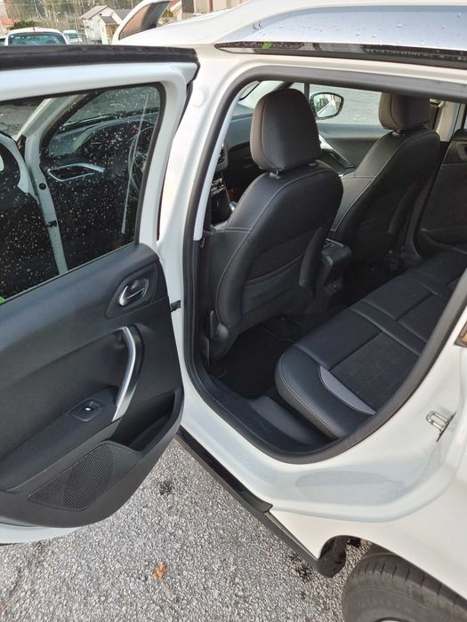 Carro Peugeot 2008