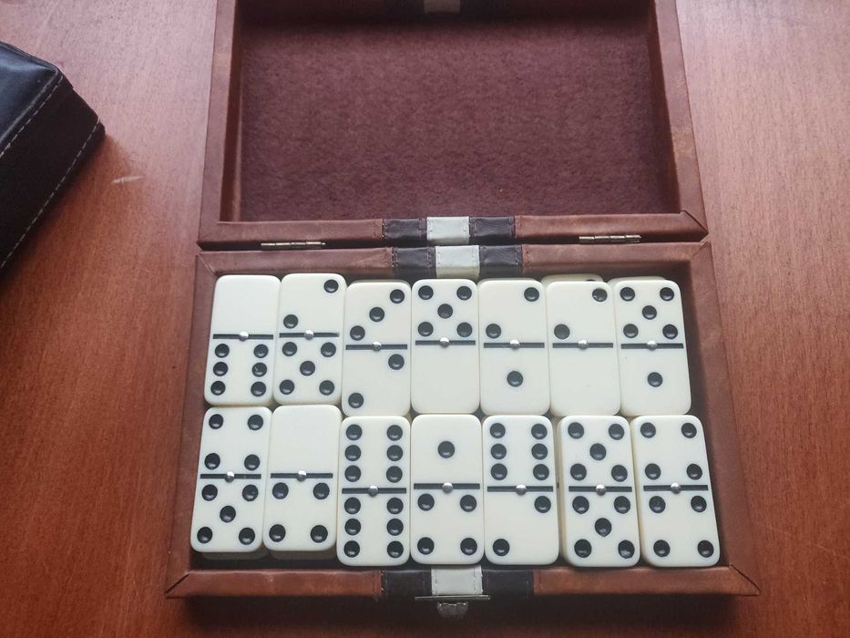 Conjunto domino com caixa
