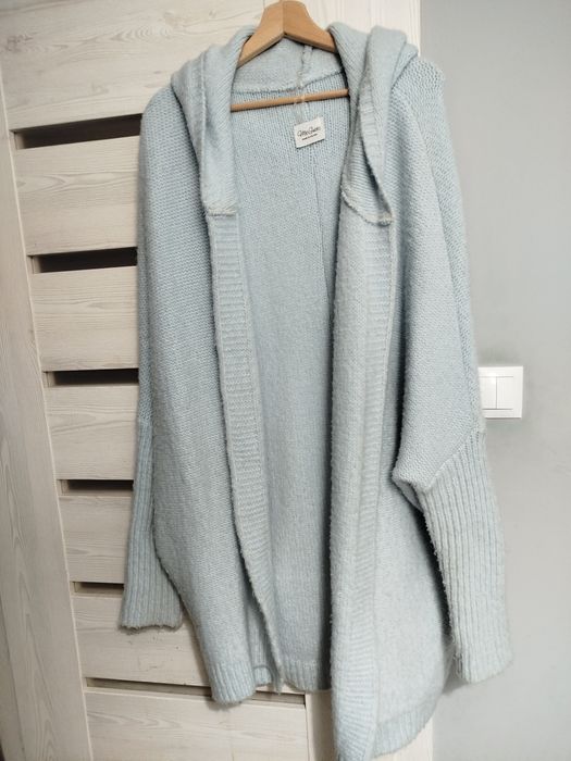 Sweter narzuta niebieski wełna