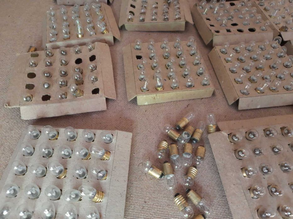 Małe żarówki do latarki i nie tylko PRL