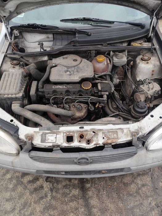 Posiadam czesci opel corsa b   1.4  automat 1998r