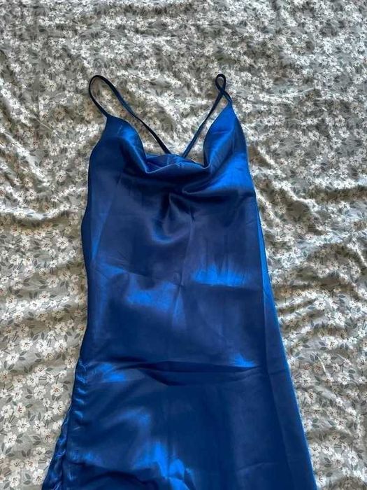 Elegancka niebieska sukienka