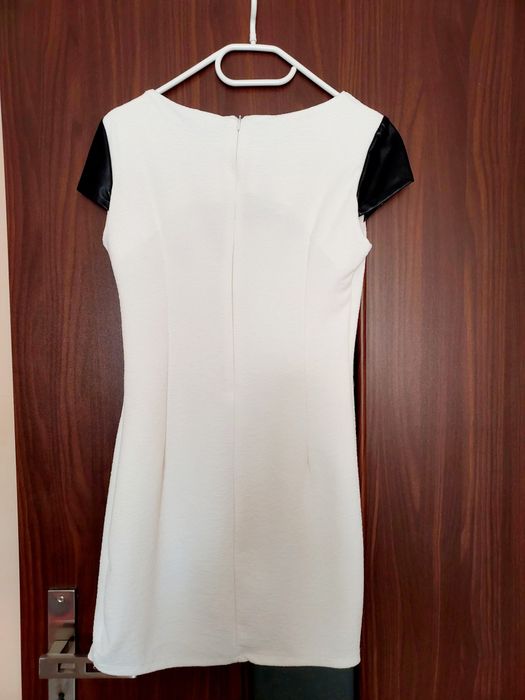 Sukienka z wstawkami z ekoskory