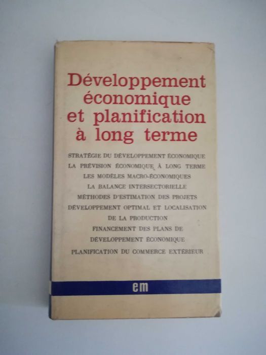 livro - Développement économique et planificación a long terme.