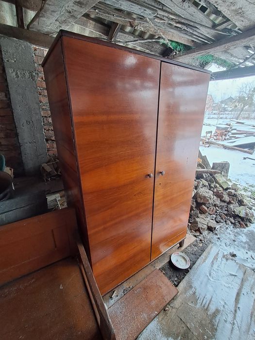 Шафа, б/у, міцна,з паличками і на вішаки