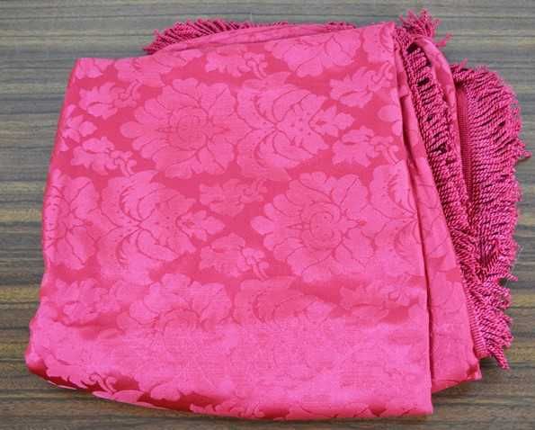 Colcha em damasco bordeaux