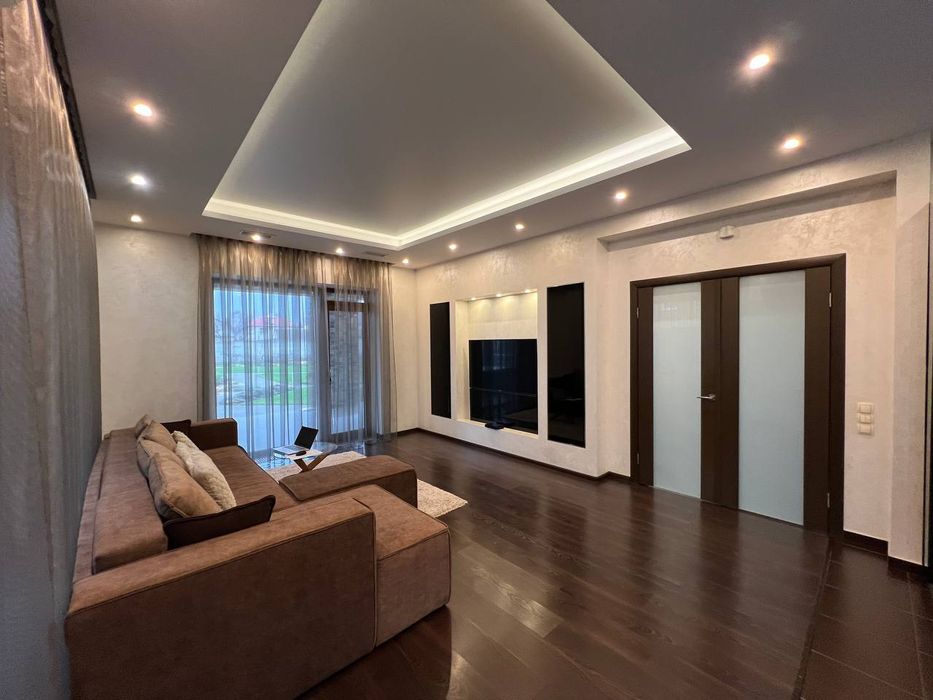 Продаётся современный капитальный дом в начале Обуховки лес река