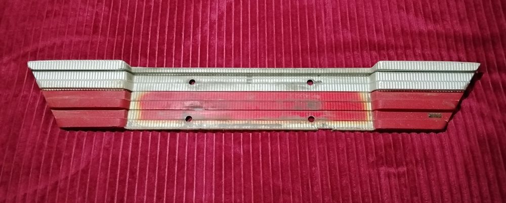 Painel refletor traseiro - Mercedes Benz W124 - 1989