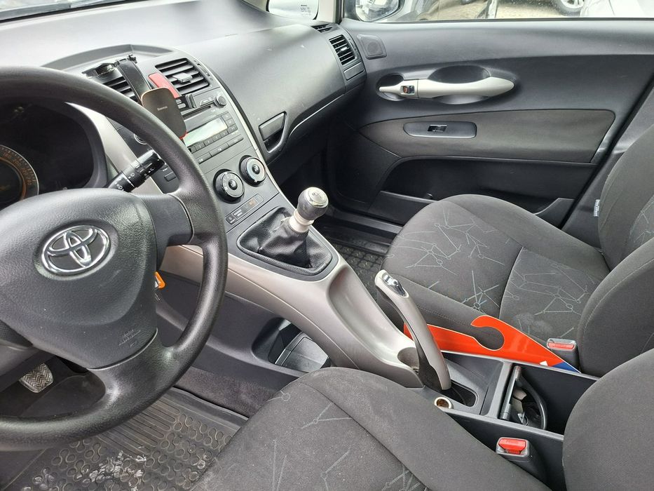 Toyota Auris 1.3 benzyna 5drzwi ważne opłaty