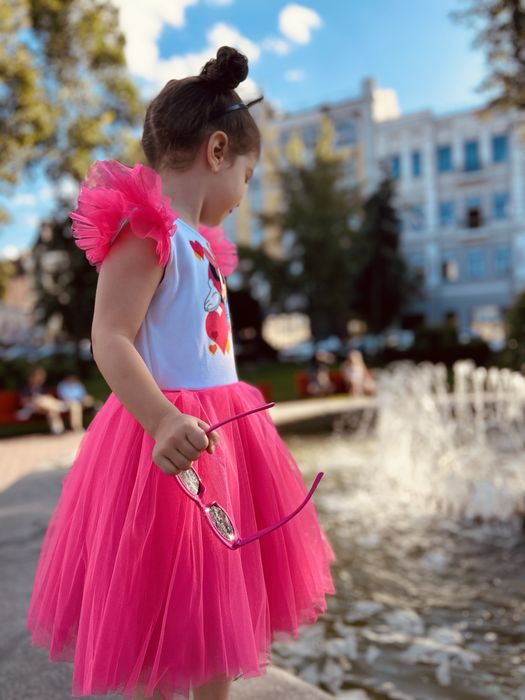 Сукня пишна рожева