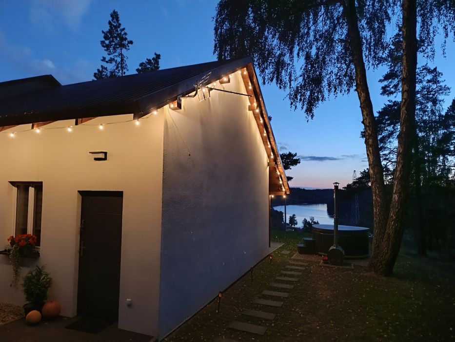 Domek na wynajem Kaszuby, balia ogrodowa z widokiem na jezioro