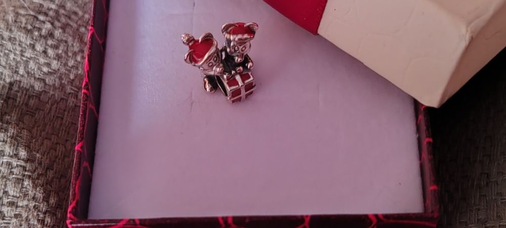 Pingente para pulseira Pandora. Minnie e Mickey Natal