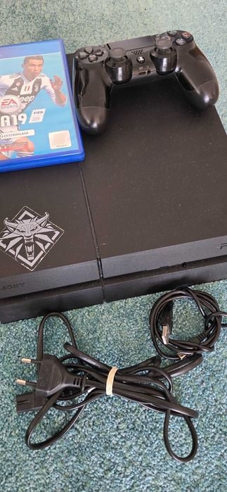 Konsola PS4 1TB + Kontroler V2 + Fifa 19