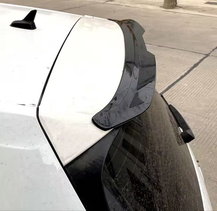 Spoiler universal Black Piano