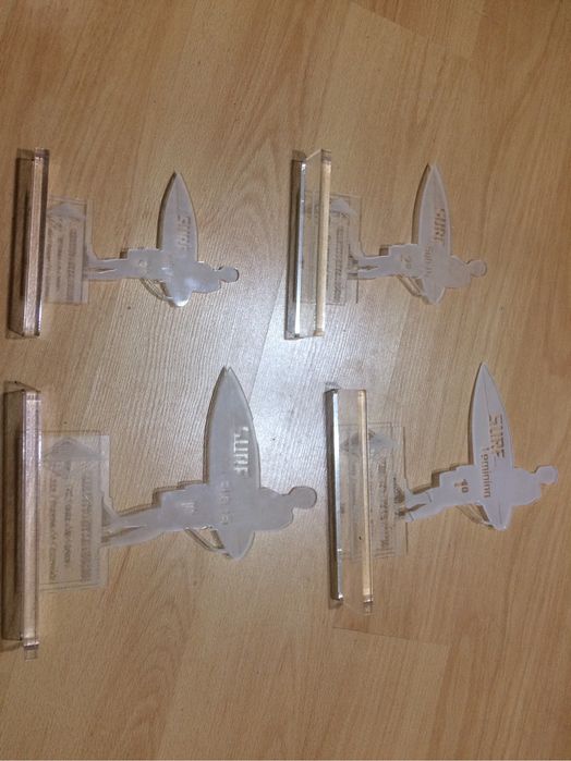 4 estatuetas / taças / trofeus