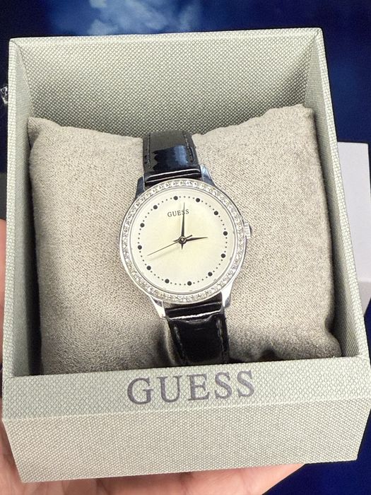 Продам оригинальные часы Guess