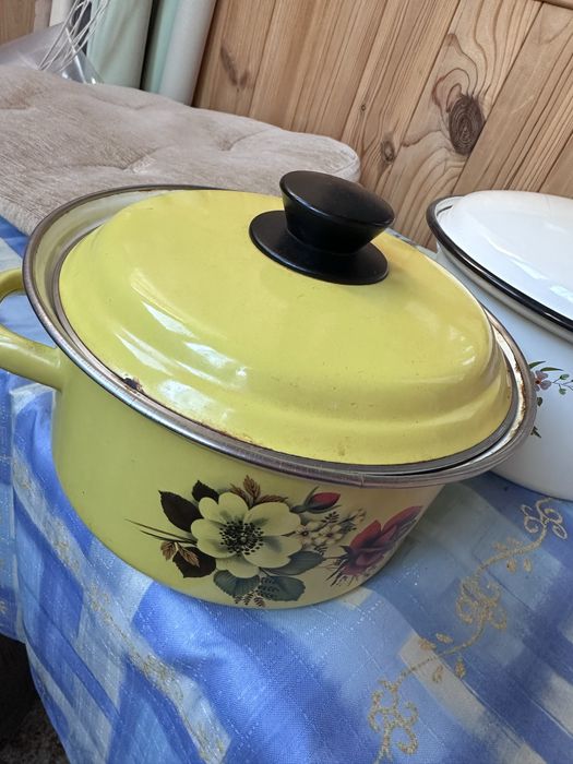 Емаліровані кастрюлі