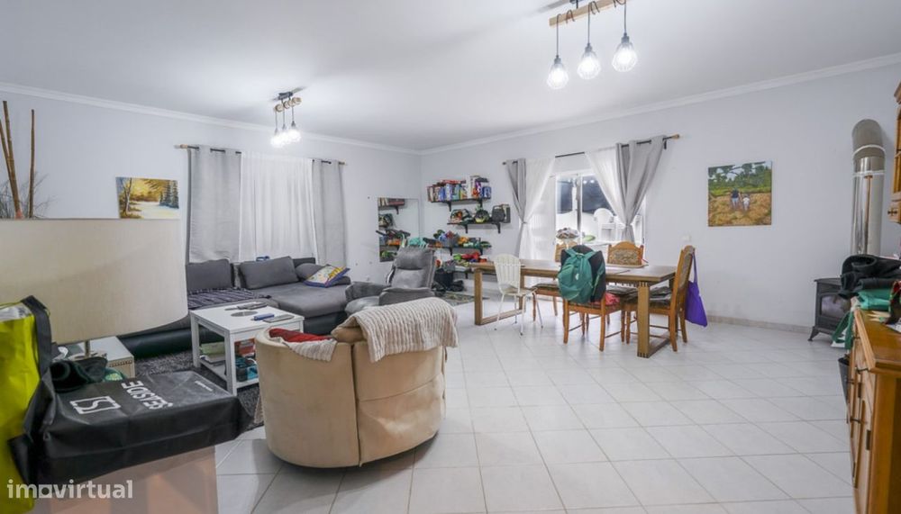 Amplo apartamento T3, com terraço, à venda em Quarteira, Algarve