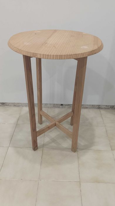 Mesa  redonda de madeira