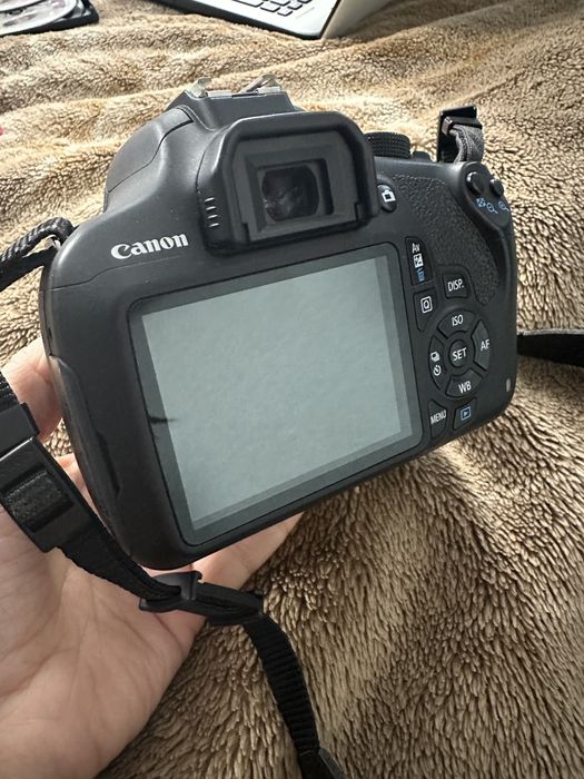 Дзеркальна камера canon 1200d