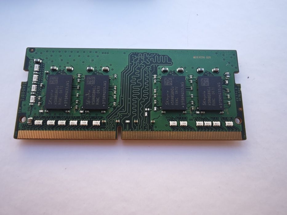 memória RAM SO-DIMM DDR4 de 8GB da SK Hynix.64575415924995122