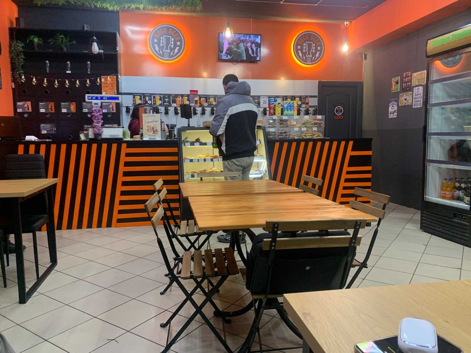 Photo de Продам діючий магазин-кафе розливного пива - Café / Coffee shop