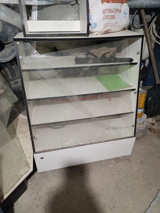 Меблі для магазину.
