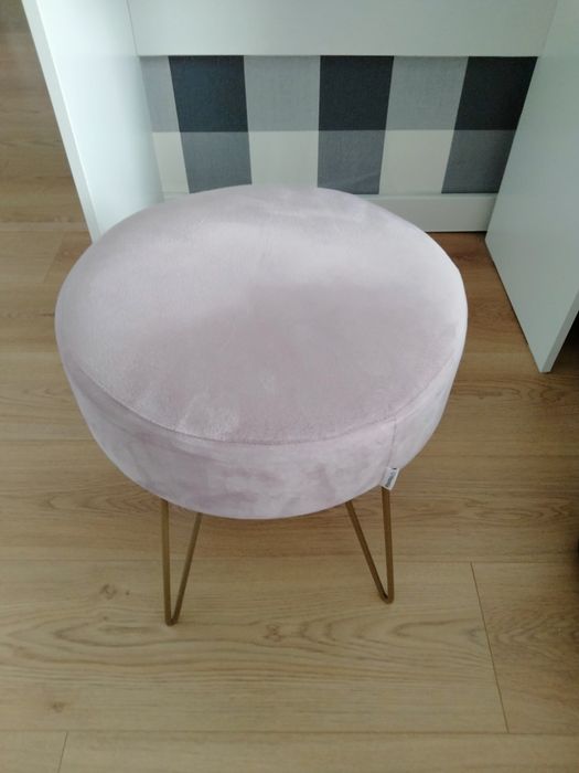 Tapicerowany taboret