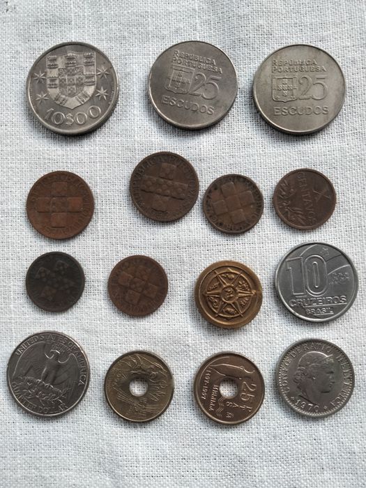 Conjunto de diversas moedas