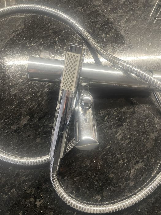 Torneira de Banheira com chuveiro de mão