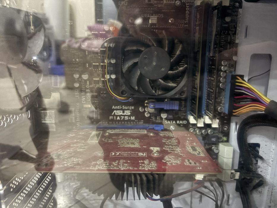 Офисный ПК подходит для старых игр 4 ядра 8 озу 1000hdd 22“ монтор