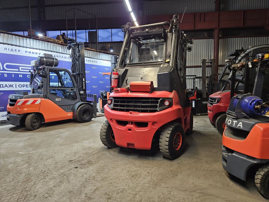 Навантажувачі вилкові в Києві. Вилочные погрузчики Тойота.