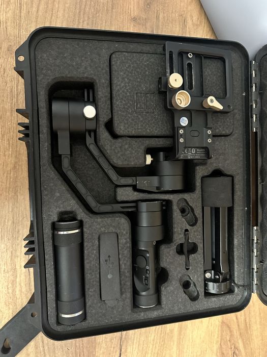 Професйний стабілізатор (стелікам) для фото та відео Zhiyun Crane Plus