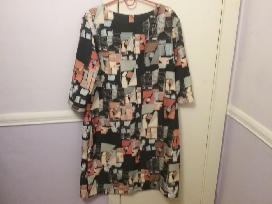 Сукні жіночі б/в і нові.