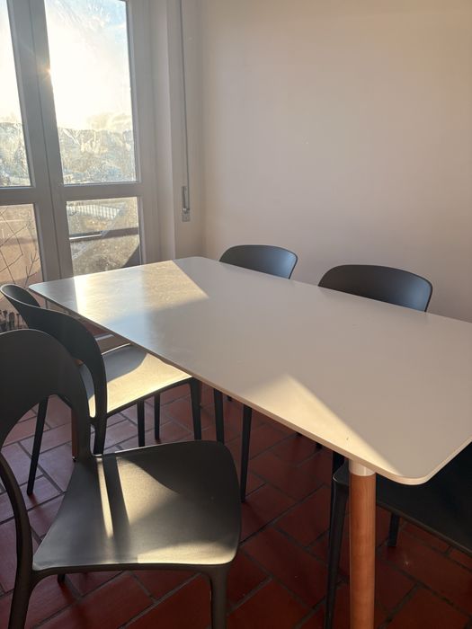 Mesa 6 lugares com cadeiras