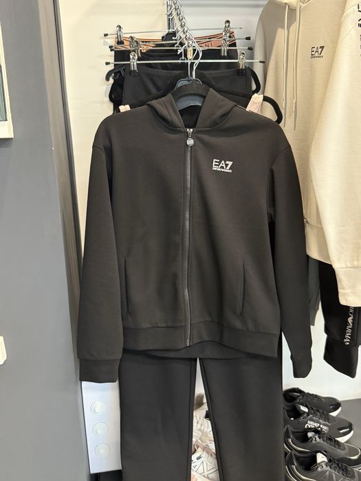 Жіночий костюм Armani, EA7