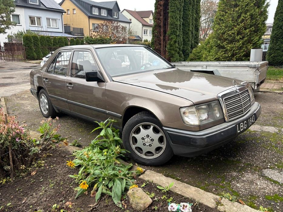 Mercedes-Benz 190E (W124) 2.0, składak 1988 rok rejestracji 1996