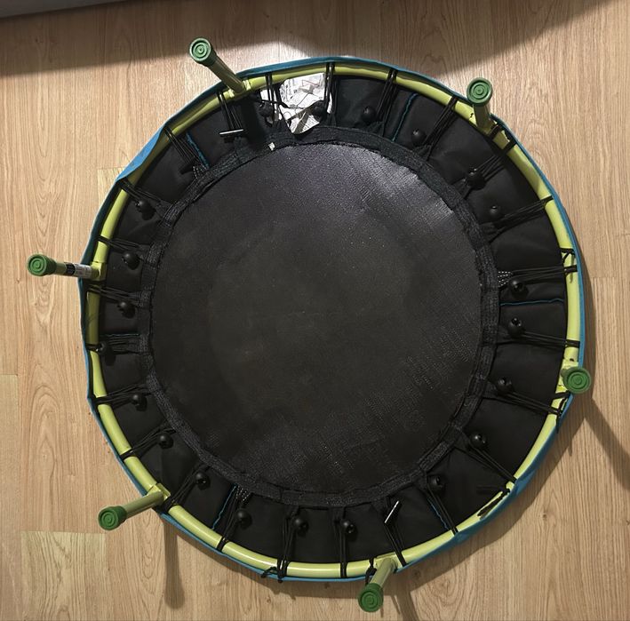 Mini trampolim para criança
