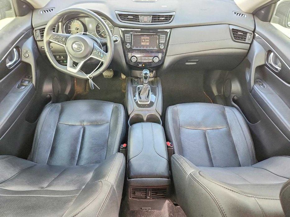 Nisson Rogue SL 2020